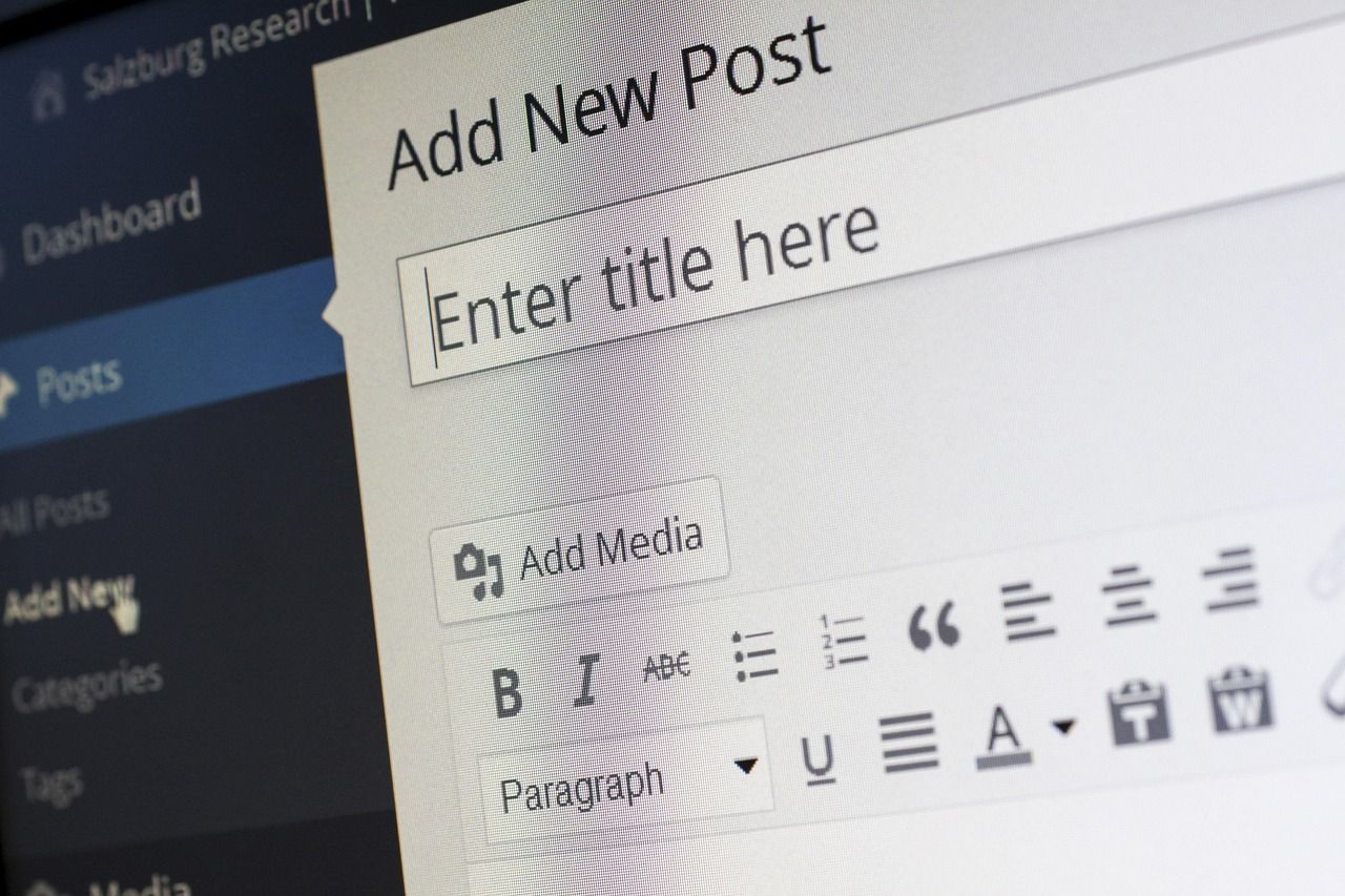 How to Add Internal Links to Old Blog Posts (and Why Old Posts Deserve Them First)